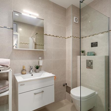 Modern Apartment Zen With Private Garden Poreč Exteriér fotografie