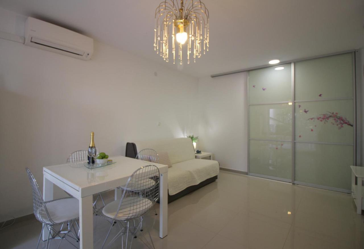 Modern Apartment Zen With Private Garden Poreč Exteriér fotografie