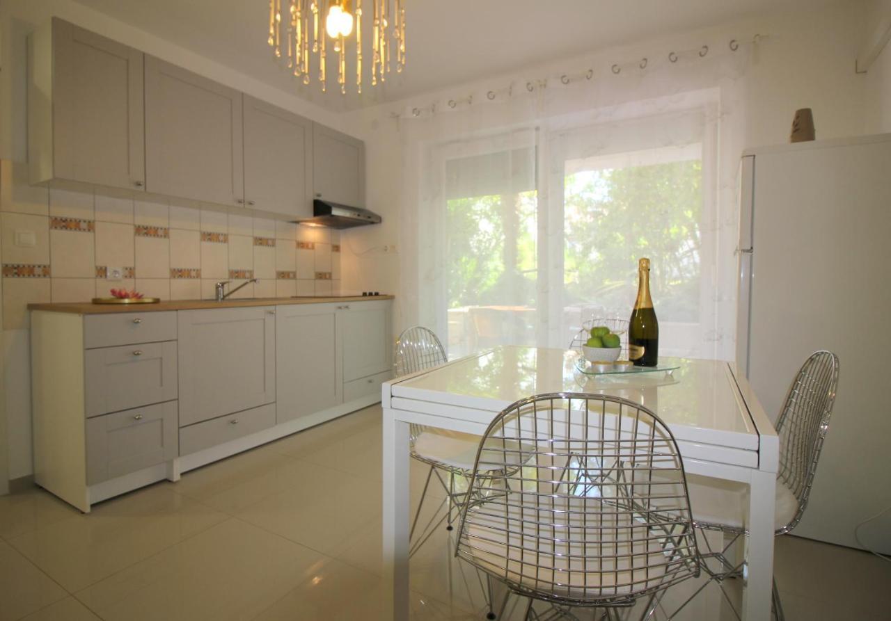 Modern Apartment Zen With Private Garden Poreč Exteriér fotografie