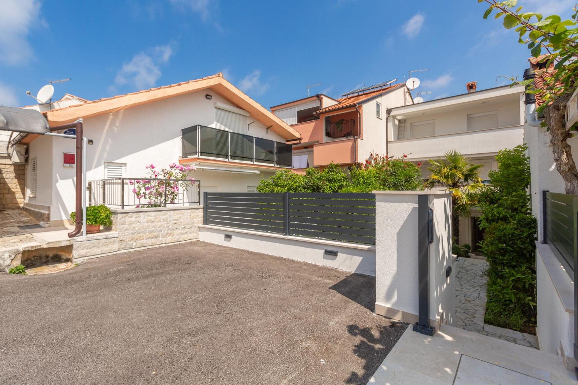 Modern Apartment Zen With Private Garden Poreč Exteriér fotografie