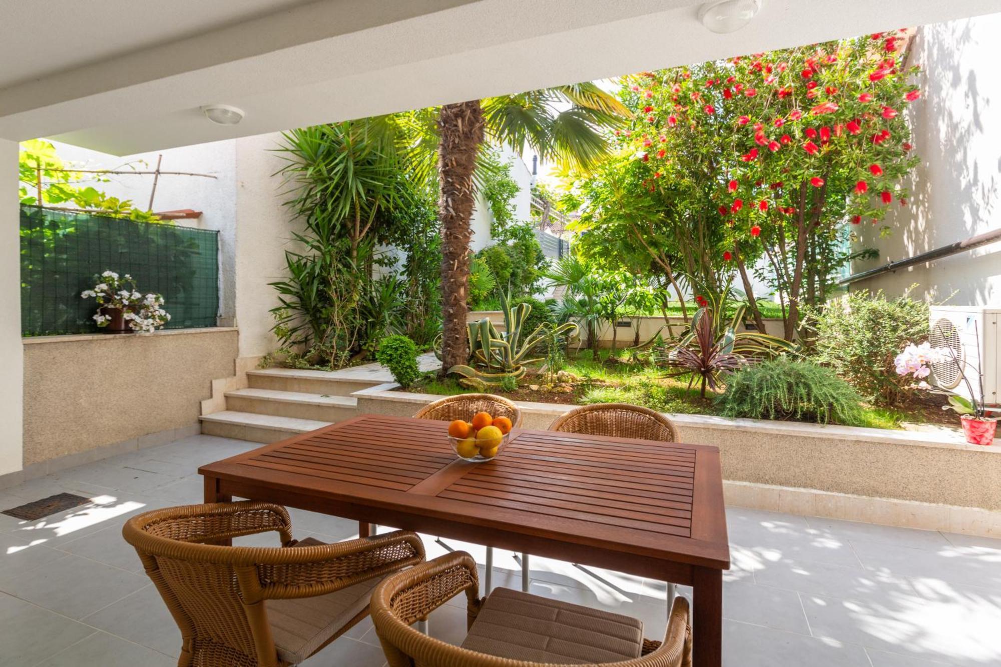 Modern Apartment Zen With Private Garden Poreč Exteriér fotografie