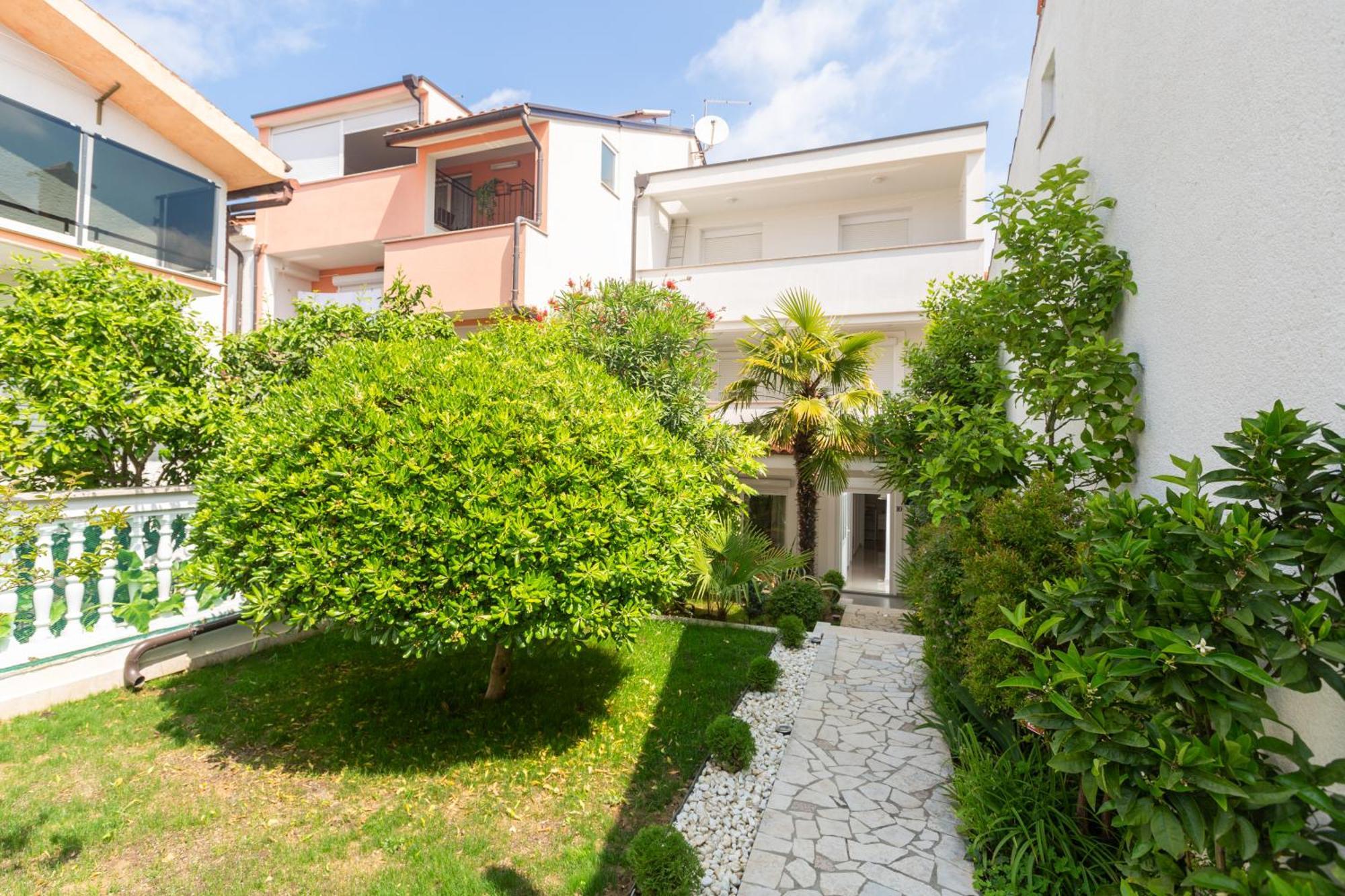 Modern Apartment Zen With Private Garden Poreč Exteriér fotografie