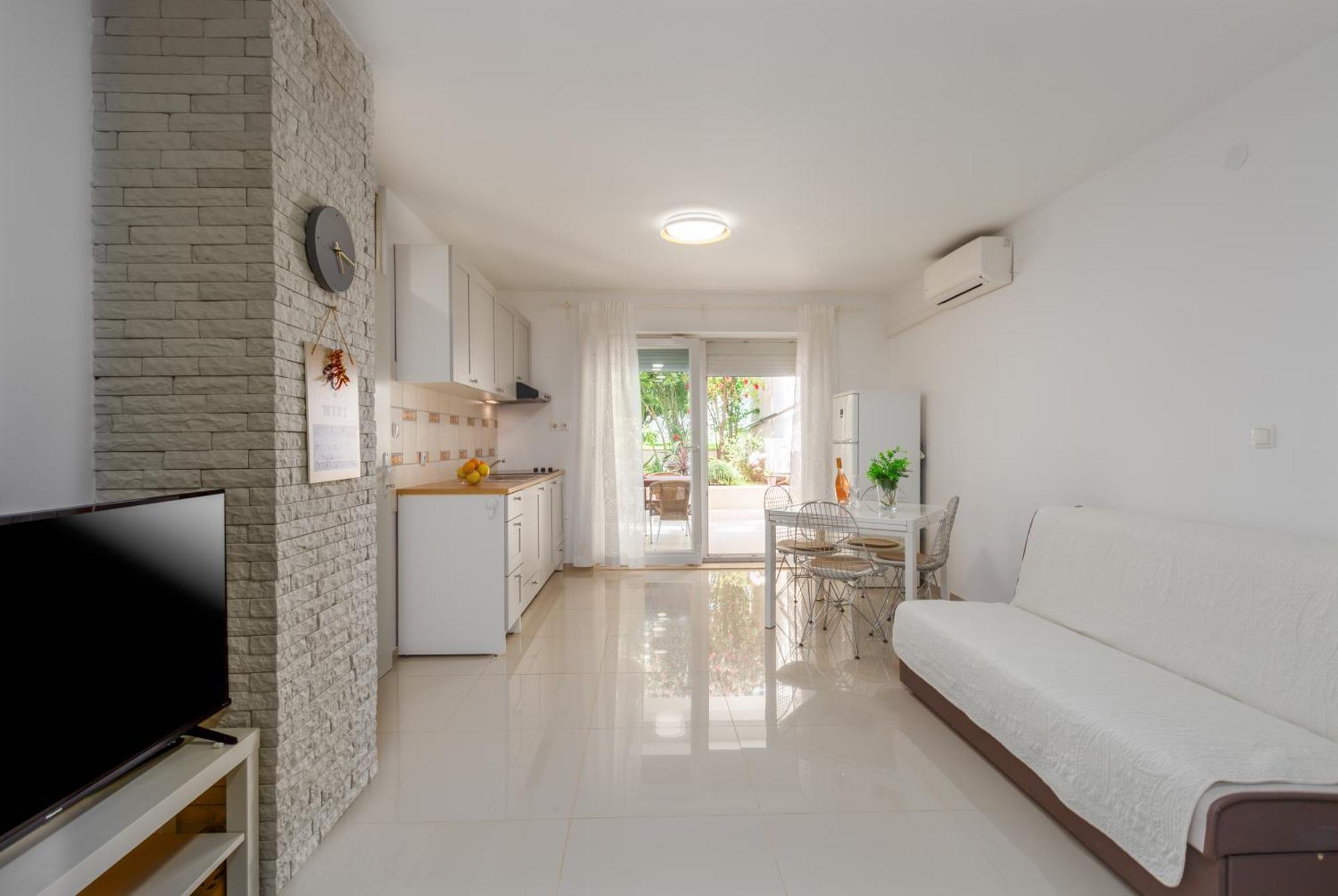 Modern Apartment Zen With Private Garden Poreč Exteriér fotografie
