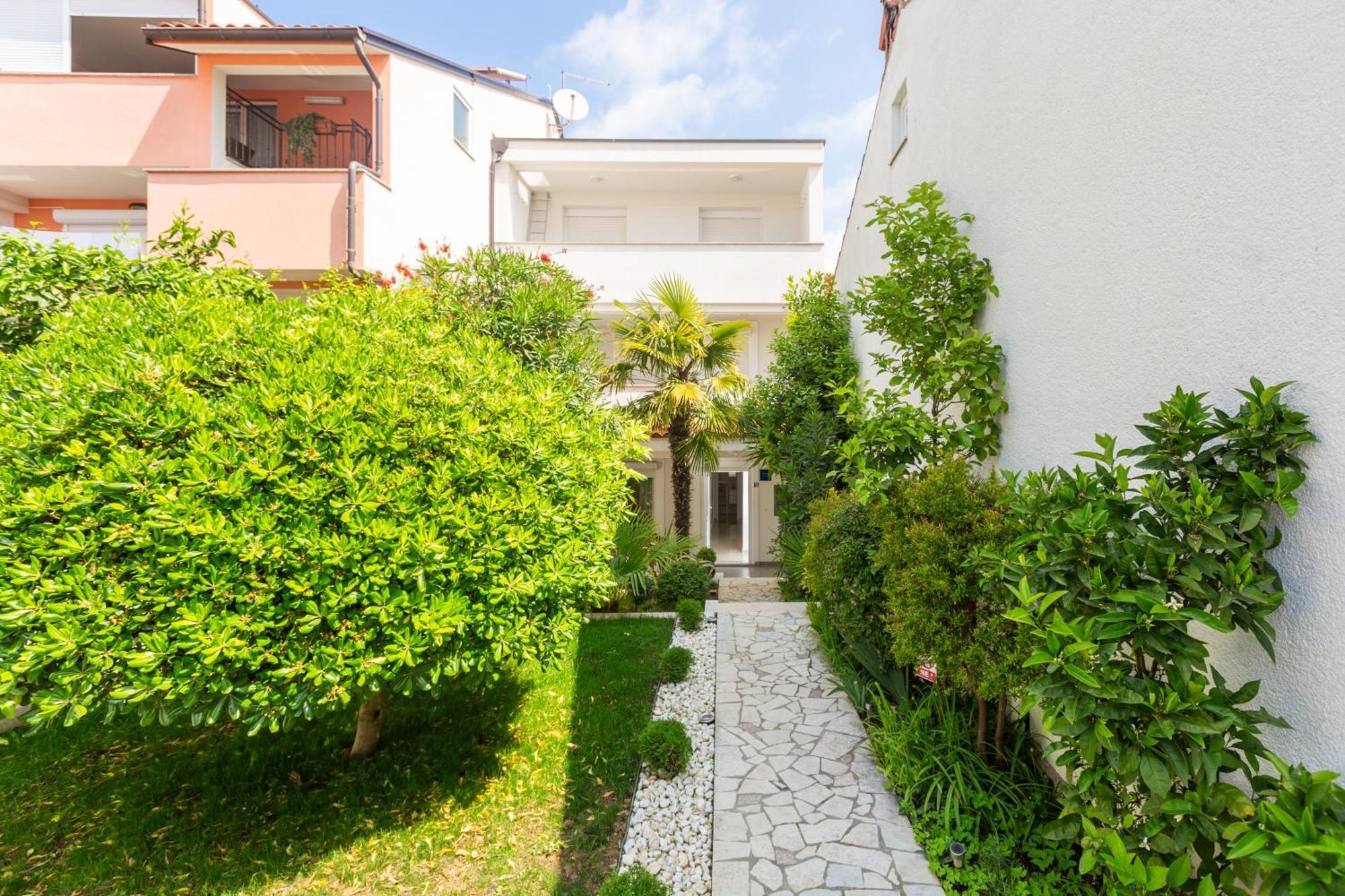 Modern Apartment Zen With Private Garden Poreč Exteriér fotografie